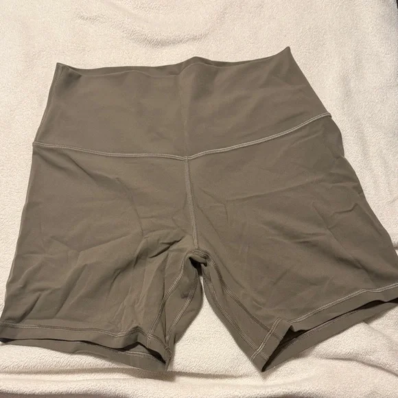 Lululemon align High-Rise Women's Bike Shorts - Picture 1 of 3